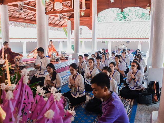 คณะศิลปศาสตร์ร่วมใจทำบุญถวายเทียนพรรษา,ณ,วัดพระธาตุจอมทอง,จังหวัดพะเยา