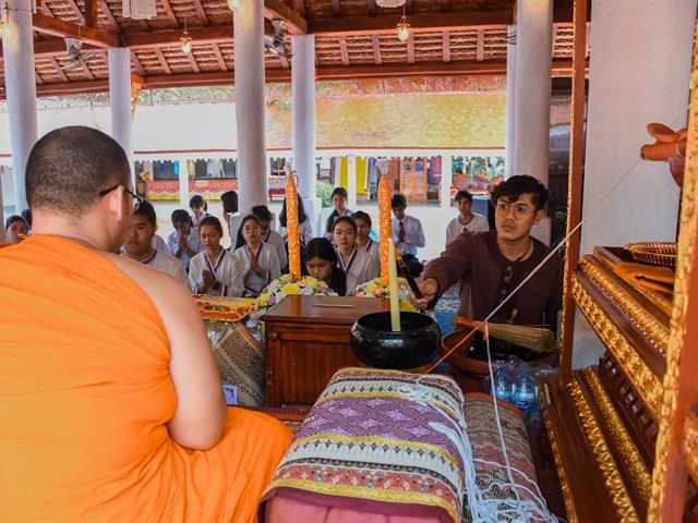 คณะศิลปศาสตร์ร่วมใจทำบุญถวายเทียนพรรษา,ณ,วัดพระธาตุจอมทอง,จังหวัดพะเยา