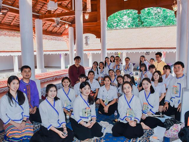 คณะศิลปศาสตร์ร่วมใจทำบุญถวายเทียนพรรษา,ณ,วัดพระธาตุจอมทอง,จังหวัดพะเยา