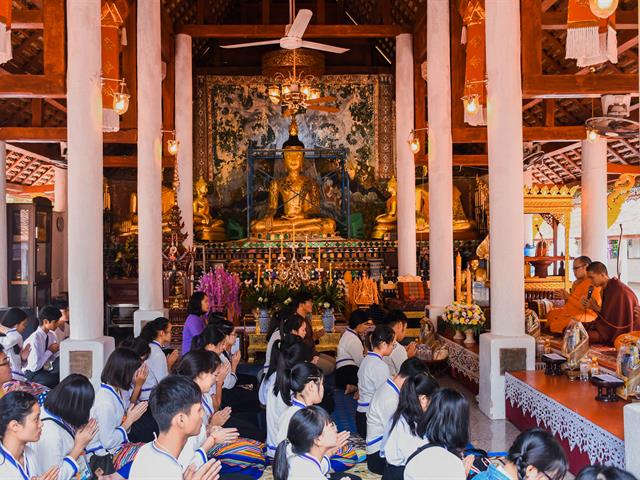 คณะศิลปศาสตร์ร่วมใจทำบุญถวายเทียนพรรษา,ณ,วัดพระธาตุจอมทอง,จังหวัดพะเยา