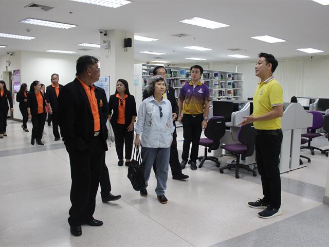 คณะผู้บริหาร,บุคลากร,มหาวิทยาลัยเทคโนโลยีสุรนารีและโรงเรียนราชสีมาวิทยาลัย,จังหวัดนครราชสีมา,,เยี่ยมชมศูนย์บรรณสารและสื่อการศึกษา,มหาวิทยาลัยพะเยา