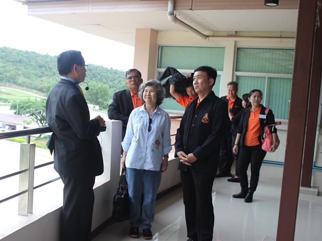 คณะผู้บริหาร,บุคลากร,มหาวิทยาลัยเทคโนโลยีสุรนารีและโรงเรียนราชสีมาวิทยาลัย,จังหวัดนครราชสีมา,,เยี่ยมชมศูนย์บรรณสารและสื่อการศึกษา,มหาวิทยาลัยพะเยา