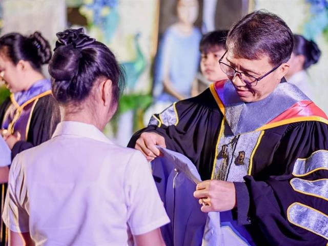 พิธีมอบเสื้อปฏิบัติการวิชาชีพสาธารณสุขชุมชนและเข็มสมเด็จพระมหิตลาธิเบศ,อดุลยเดชวิกรม,พระบรมราชชนกแก่นิสิตสาขาวิชาอนามัยชุมชน