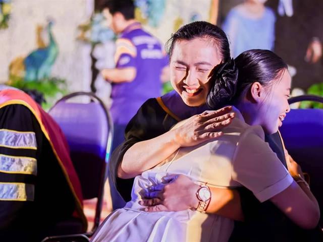 พิธีมอบเสื้อปฏิบัติการวิชาชีพสาธารณสุขชุมชนและเข็มสมเด็จพระมหิตลาธิเบศ,อดุลยเดชวิกรม,พระบรมราชชนกแก่นิสิตสาขาวิชาอนามัยชุมชน