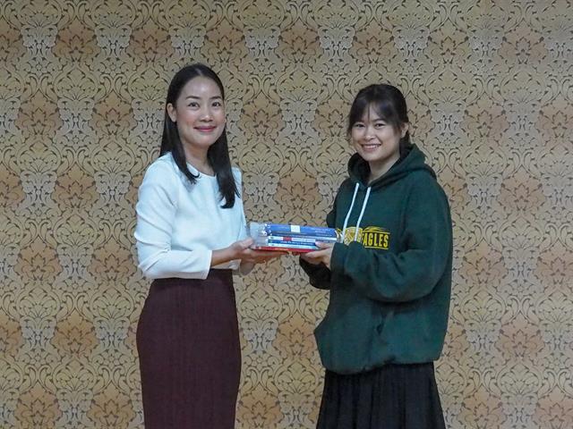 นิสิตคณะนิติศาสตร์,รับทุนหนังสือจากสำนักพิมพ์วิญญูชน