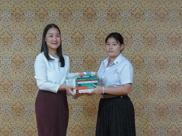 นิสิตคณะนิติศาสตร์,รับทุนหนังสือจากสำนักพิมพ์วิญญูชน