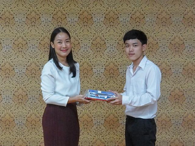 นิสิตคณะนิติศาสตร์,รับทุนหนังสือจากสำนักพิมพ์วิญญูชน