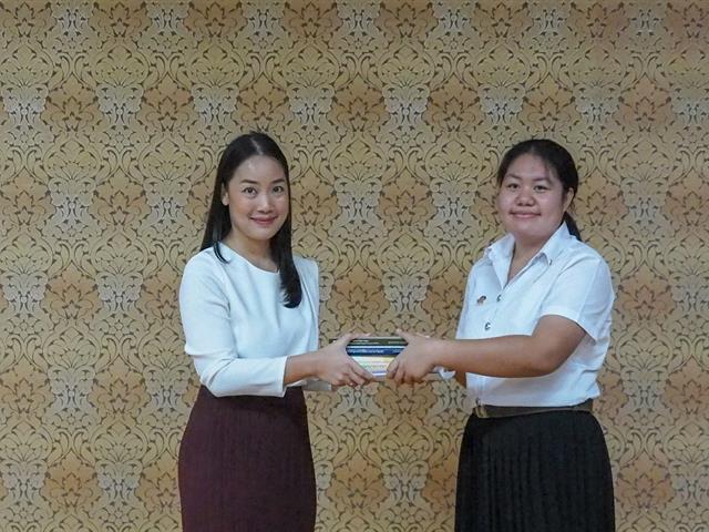 นิสิตคณะนิติศาสตร์,รับทุนหนังสือจากสำนักพิมพ์วิญญูชน