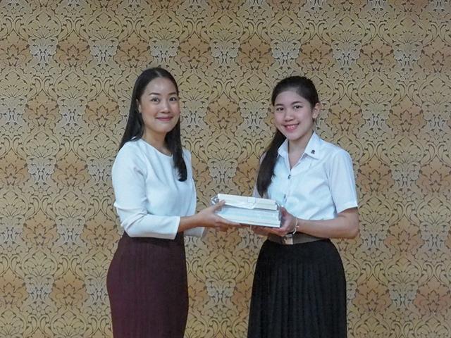 นิสิตคณะนิติศาสตร์,รับทุนหนังสือจากสำนักพิมพ์วิญญูชน