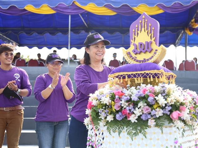 คณะผู้บริหาร,คณาจารย์,และนิสิต,มพ.,กว่า,4,000,คน,ร่วมสืบสานประเพณีเดินเข้ามหาวิทยาลัยพะเยา,เพื่อก้าวสู่ปีที่,9,แห่งการพัฒนา,สร้างคุณค่าสู่สากล
