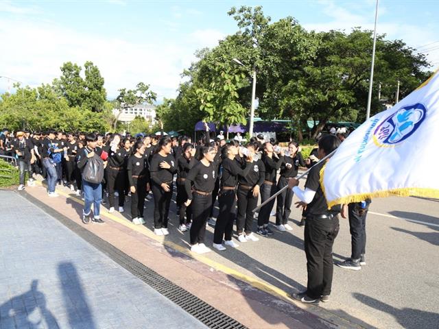 คณะผู้บริหาร,คณาจารย์,และนิสิต,มพ.,กว่า,4,000,คน,ร่วมสืบสานประเพณีเดินเข้ามหาวิทยาลัยพะเยา,เพื่อก้าวสู่ปีที่,9,แห่งการพัฒนา,สร้างคุณค่าสู่สากล