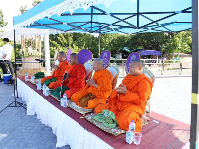 คณะผู้บริหาร,คณาจารย์,และนิสิต,มพ.,กว่า,4,000,คน,ร่วมสืบสานประเพณีเดินเข้ามหาวิทยาลัยพะเยา,เพื่อก้าวสู่ปีที่,9,แห่งการพัฒนา,สร้างคุณค่าสู่สากล