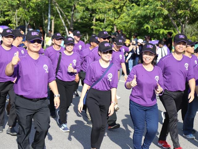 คณะผู้บริหาร,คณาจารย์,และนิสิต,มพ.,กว่า,4,000,คน,ร่วมสืบสานประเพณีเดินเข้ามหาวิทยาลัยพะเยา,เพื่อก้าวสู่ปีที่,9,แห่งการพัฒนา,สร้างคุณค่าสู่สากล