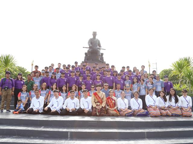 คณะผู้บริหาร,คณาจารย์,และนิสิต,มพ.,กว่า,4,000,คน,ร่วมสืบสานประเพณีเดินเข้ามหาวิทยาลัยพะเยา,เพื่อก้าวสู่ปีที่,9,แห่งการพัฒนา,สร้างคุณค่าสู่สากล