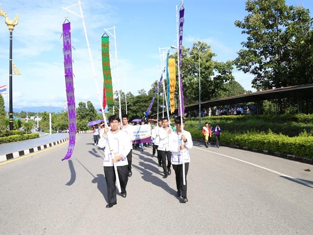 คณะผู้บริหาร,คณาจารย์,และนิสิต,มพ.,กว่า,4,000,คน,ร่วมสืบสานประเพณีเดินเข้ามหาวิทยาลัยพะเยา,เพื่อก้าวสู่ปีที่,9,แห่งการพัฒนา,สร้างคุณค่าสู่สากล