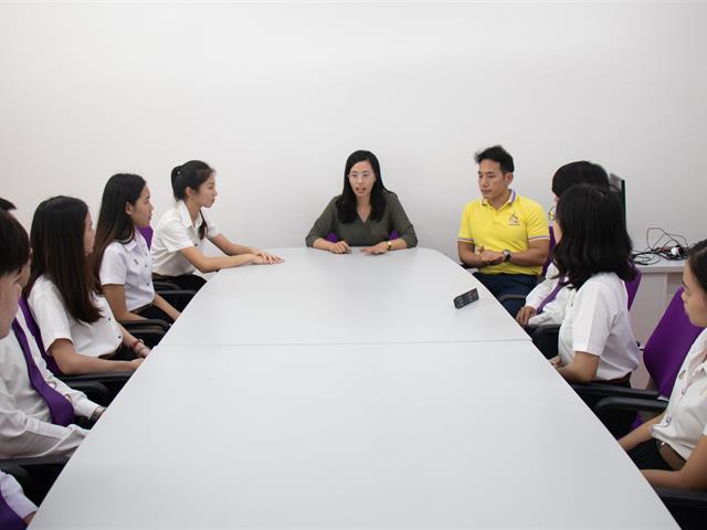 นิสิตสาขาวิชาภาษาญี่ปุ่น,คณะศิลปศาสตร์,เข้ารับสัมภาษณ์เพื่อคัดเลือกไปสหกิจต่างประเทศผ่านโปรแกรมสไกป์