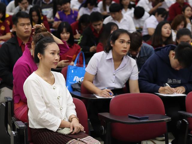 คณะรัฐศาสตร์และสังคมศาสตร์,มหาวิทยาลัยพะเยา,จัดงานสัมมนาวิชาการด้านรัฐศาสตร์และสังคมศาสตร์,สัมมนารัฐศาสตร์และสังคมศาสตร์วิชาการ,“คนเล็กในโลกที่แปรปรวน”,เนื่องในโอกาสครบรอบ,5,ปี,คณะรัฐศาสตร์และสังคมศาสตร์