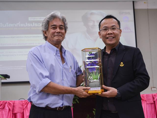 คณะรัฐศาสตร์และสังคมศาสตร์,มหาวิทยาลัยพะเยา,จัดงานสัมมนาวิชาการด้านรัฐศาสตร์และสังคมศาสตร์,สัมมนารัฐศาสตร์และสังคมศาสตร์วิชาการ,“คนเล็กในโลกที่แปรปรวน”,เนื่องในโอกาสครบรอบ,5,ปี,คณะรัฐศาสตร์และสังคมศาสตร์
