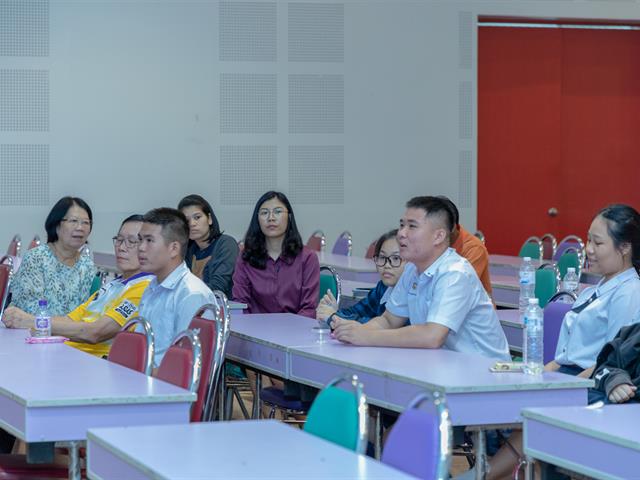 คณะทันตแพทยศาสตร์เข้าร่วมการแนะแนวทางการศึกษาวิชาชีพทันตแพทย์แก่นักเรียนชั้น,ม.6,โรงเรียนสาธิต,ม.พะเยา