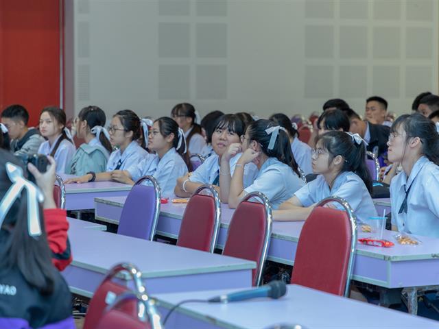 คณะทันตแพทยศาสตร์เข้าร่วมการแนะแนวทางการศึกษาวิชาชีพทันตแพทย์แก่นักเรียนชั้น,ม.6,โรงเรียนสาธิต,ม.พะเยา