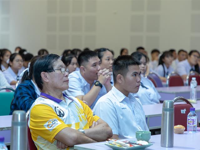 คณะทันตแพทยศาสตร์เข้าร่วมการแนะแนวทางการศึกษาวิชาชีพทันตแพทย์แก่นักเรียนชั้น,ม.6,โรงเรียนสาธิต,ม.พะเยา