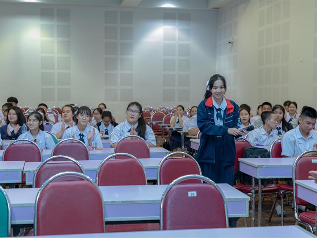 คณะทันตแพทยศาสตร์เข้าร่วมการแนะแนวทางการศึกษาวิชาชีพทันตแพทย์แก่นักเรียนชั้น,ม.6,โรงเรียนสาธิต,ม.พะเยา