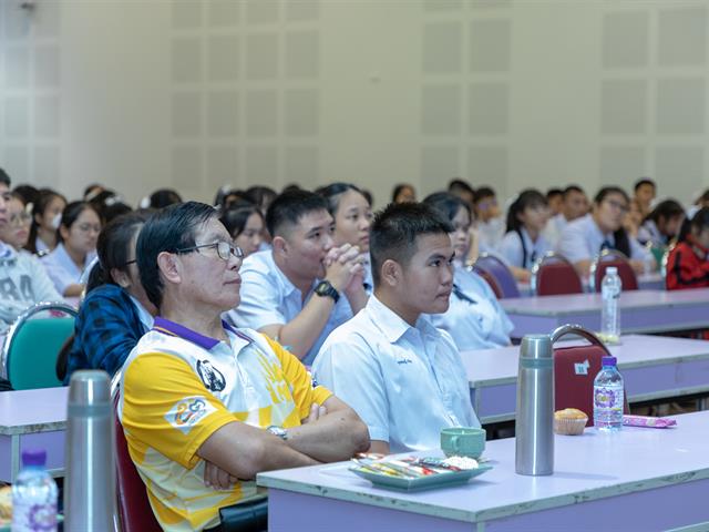 คณะทันตแพทยศาสตร์เข้าร่วมการแนะแนวทางการศึกษาวิชาชีพทันตแพทย์แก่นักเรียนชั้น,ม.6,โรงเรียนสาธิต,ม.พะเยา