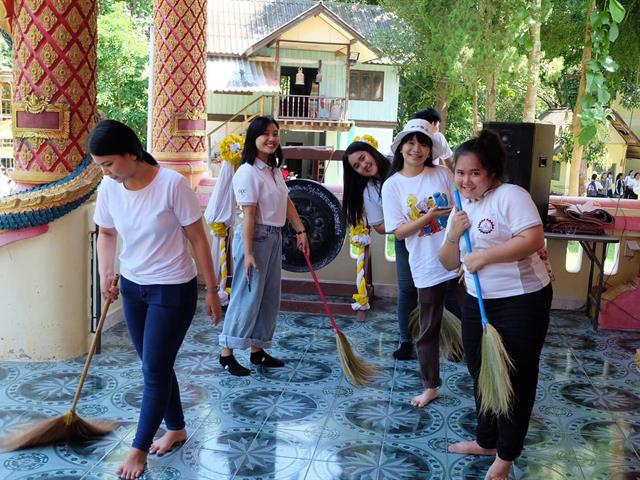 สาขาวิชาอาชีวอนามัยและความปลอดภัย,จัดกิจกรรม,ถวายเทียนพรรษาและถังดับเพลิง
