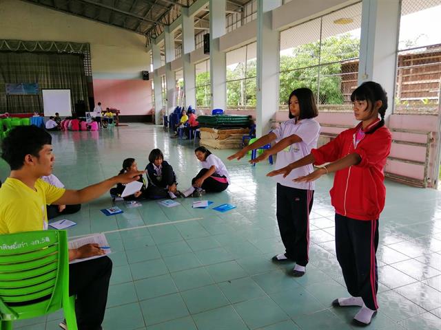 นิสิตสาขาวิชาการส่งเสริมสุขภาพ,คณะแพทยศาสตร์,ลงพื้นที่ติดตามโครงการอาสาสมัครน้อยประจำโรงเรียน,(อสม.น.),ภายใต้โครงการจิตสำนึกรักเมืองไทยปีที่,11,โดยการสนับสนุนของสำนักงานเลขานุการสำนักงานปลัดกระทรวงกลาโหม