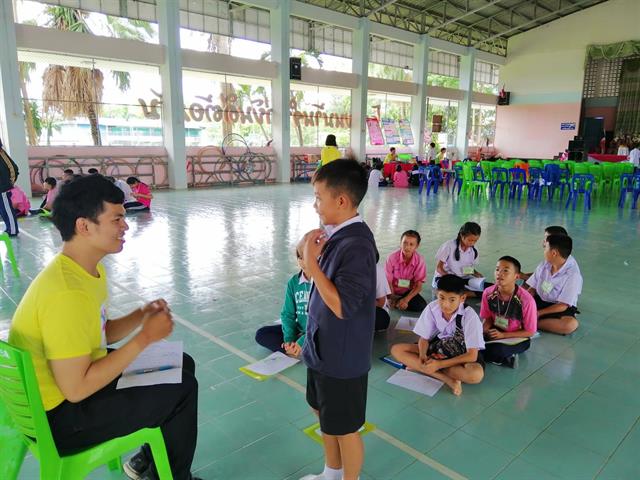 นิสิตสาขาวิชาการส่งเสริมสุขภาพ,คณะแพทยศาสตร์,ลงพื้นที่ติดตามโครงการอาสาสมัครน้อยประจำโรงเรียน,(อสม.น.),ภายใต้โครงการจิตสำนึกรักเมืองไทยปีที่,11,โดยการสนับสนุนของสำนักงานเลขานุการสำนักงานปลัดกระทรวงกลาโหม