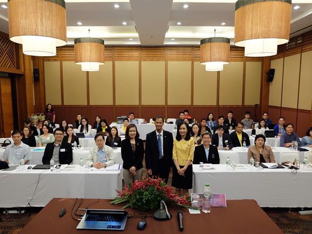 ผู้บริหารคณะศิลปศาสตร์,เข้าร่วมโครงการอบรมเชิงปฏิบัติการการเขียน,OP,และหมวด,7,ผลลัพธ์,,และศึกษาดูงานการดำเนินการประกันคุณภาพการศึกษาตามแนวทาง,EdPEx
