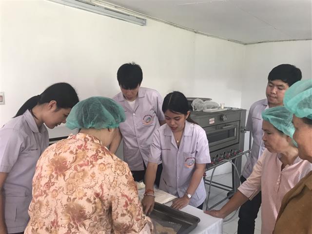 สาขาวิทยาศาสตร์และเทคโนโลยีการอาหาร,คณะเกษตรศาสตร์และทรัพยากรธรรมชาติ,ม.พะเยา,ดำเนินการถ่ายทอดเทคโนโลยีการผลิตคุกกี้สิงคโปร์เสริมแคลเซียมจากก้างและกระดูกปลานิล