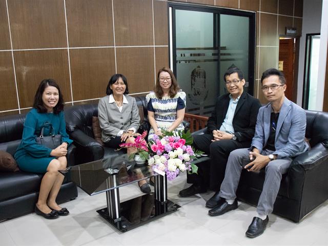 คณะผู้บริหารคณะศิลปศาสตร์,เข้ามอบช่อดอกไม้และแสดงมุทิตาคารวะ,แก่ผู้ครบเกษียณอายุราชการ,ประจำปี,2562