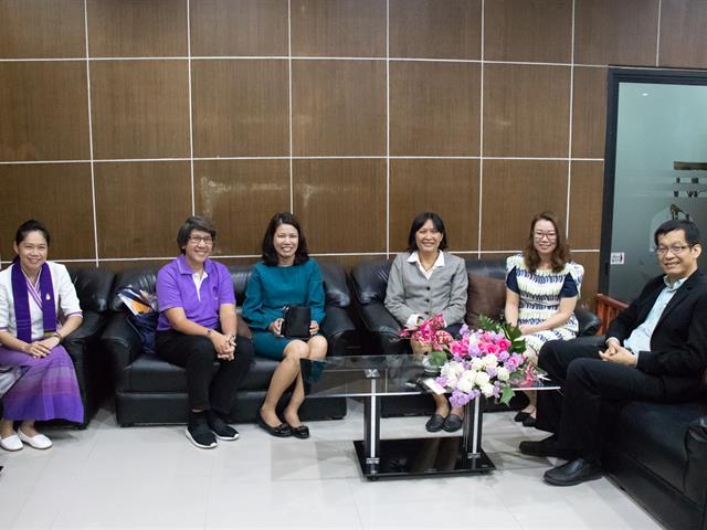 คณะผู้บริหารคณะศิลปศาสตร์,เข้ามอบช่อดอกไม้และแสดงมุทิตาคารวะ,แก่ผู้ครบเกษียณอายุราชการ,ประจำปี,2562