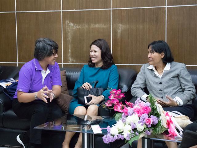 คณะผู้บริหารคณะศิลปศาสตร์,เข้ามอบช่อดอกไม้และแสดงมุทิตาคารวะ,แก่ผู้ครบเกษียณอายุราชการ,ประจำปี,2562