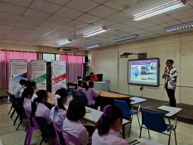 ...คณะเทคโนโลยีสารสนเทศและการสื่อสาร,มหาวิทยาลัยพะเยา,ลงพื้นที่โรงเรียนในเขตภาคเหนือตอนบน,ในโครงการแนะแนวสัญจร,เพื่อแนะแนวการเข้าศึกษาต่อ,และประชาสัมพันธ์หลักสูตร,ที่ให้แก่นักเรียนและครูแนะแนวโรงเรียนมัธยมศึกษา...