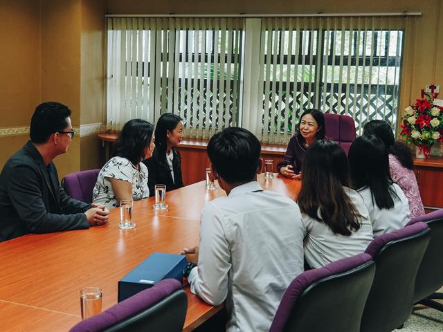 คณะนิติศาสตร์,เข้าพบท่านอธิการบดีมหาวิทยาลัยพะเยาและแสดงความยินดี