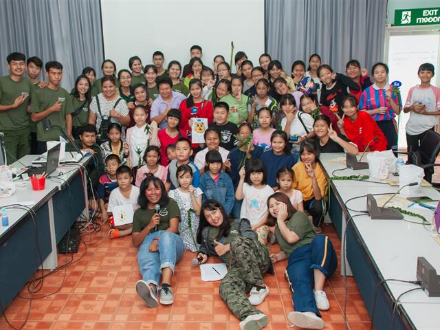 คณะเกษตรศาสตร์และทรัพยากรธรรมชาติ,ม.พะเยา,ร่วมจัดกิจกรรมการบรรยายให้ความรู้เกี่ยวกับเศรษฐกิจพอเพียงและการเล่าประสบการณ์ของนิสิตจากชีวิตจริง,“,เรื่องการต่อยอดงานอดิเรกมาสู่รายได้,”