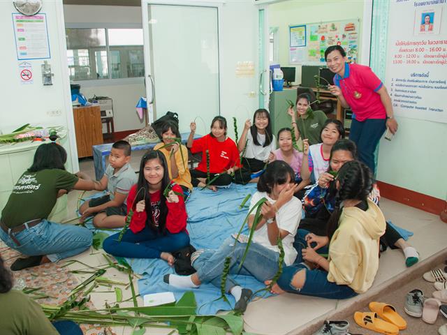 คณะเกษตรศาสตร์และทรัพยากรธรรมชาติ,ม.พะเยา,ร่วมจัดกิจกรรมการบรรยายให้ความรู้เกี่ยวกับเศรษฐกิจพอเพียงและการเล่าประสบการณ์ของนิสิตจากชีวิตจริง,“,เรื่องการต่อยอดงานอดิเรกมาสู่รายได้,”