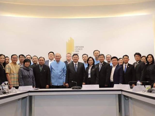 มหาวิทยาลัยพะเยาร่วมประชุมรับมอบนโยบายจาก,รมว.อว.,ร่วมกับเครือข่ายมหาวิทยาลัยในภาคเหนือ,และนำเสนอผลผลิตจากงานวิจัยและนวัตกรรมสร้างสรรค์ของ,Startup,พันธุ์ใหม่ในกิจกรรม,NSP,Flash,Pitching,Show