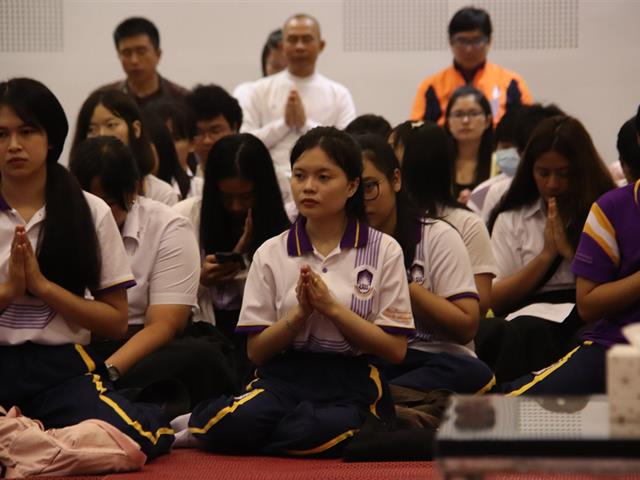 กองกิจการนิสิตเข้าร่วมโครงการธรรมะสุขใจ,,เพื่อพัฒนาคุณธรรม,จริยธรรมของบุคลากรในองค์กร,