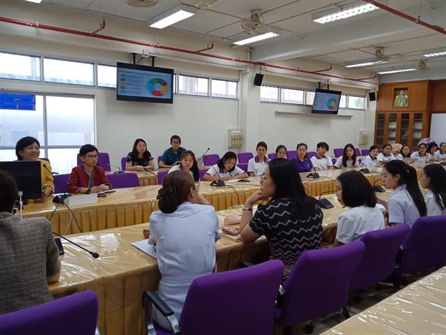 คณบดีและผู้บริหารคณะพยาบาลศาสตร์พบคณะกรรมการสโมสรนิสิตคณะพยาบาลศาสตร์