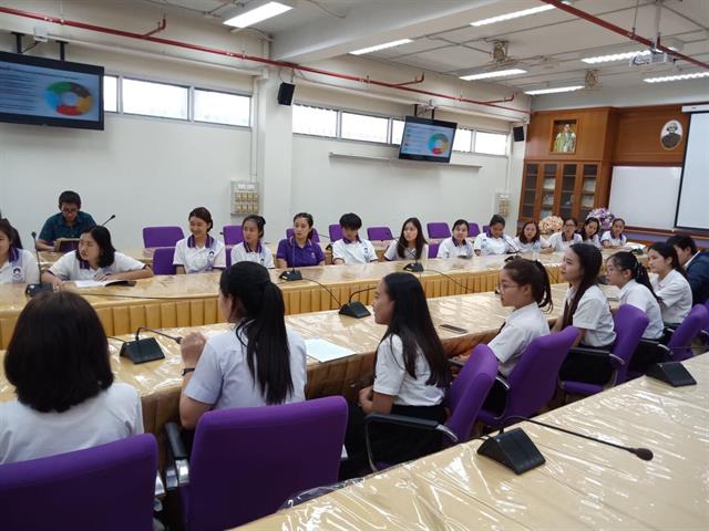 คณบดีและผู้บริหารคณะพยาบาลศาสตร์พบคณะกรรมการสโมสรนิสิตคณะพยาบาลศาสตร์