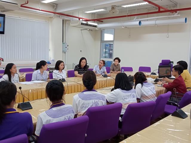 คณบดีและผู้บริหารคณะพยาบาลศาสตร์พบคณะกรรมการสโมสรนิสิตคณะพยาบาลศาสตร์