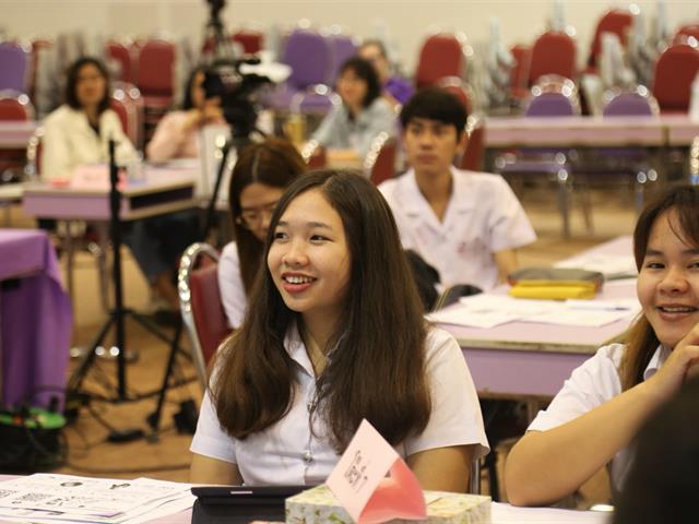 คณะเภสัชศาสตร์,มหาวิทยาลัยพะเยา,จัดโครงการอบรมเชิงปฏิบัติการ,เทคนิคการแต่งหน้า,ออกแบบทรงผมแบบมืออาชีพ,และการพัฒนาบุคลิกภาพ