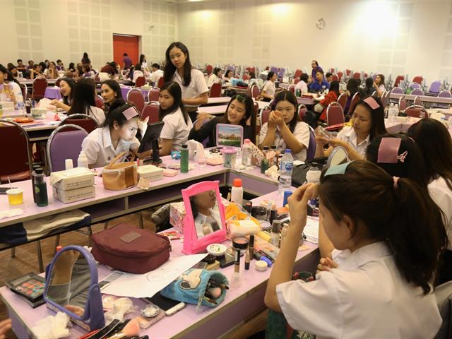 คณะเภสัชศาสตร์,มหาวิทยาลัยพะเยา,จัดโครงการอบรมเชิงปฏิบัติการ,เทคนิคการแต่งหน้า,ออกแบบทรงผมแบบมืออาชีพ,และการพัฒนาบุคลิกภาพ