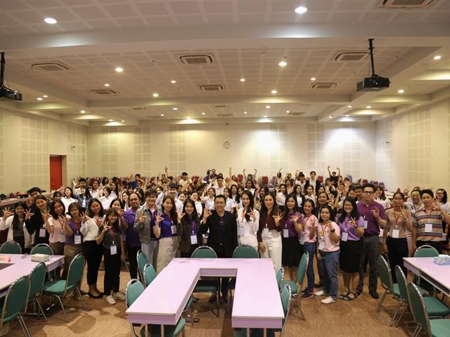 คณะเภสัชศาสตร์,มหาวิทยาลัยพะเยา,จัดโครงการอบรมเชิงปฏิบัติการ,เทคนิคการแต่งหน้า,ออกแบบทรงผมแบบมืออาชีพ,และการพัฒนาบุคลิกภาพ