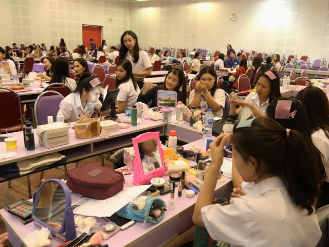 โครงการอบรมเชิงปฏิบัติการ,เทคนิคการแต่งหน้า,ออกแบบทรงผมแบบมืออาชีพ,และการพัฒนาบุคลิกภาพ