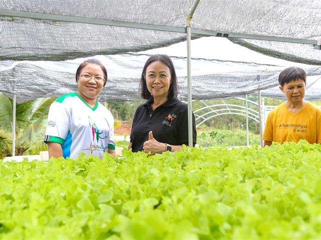 อธิการบดีมหาวิทยาลัยพะเยา,นำทีมคณะผู้บริหารลงพื้นที่เยี่ยมชมศูนย์ศึกษาเศรษฐกิจพอเพียงการเกษตรและความอยู่รอดของมนุษยชาติ