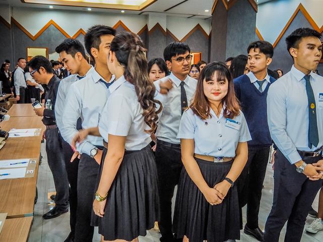 คณะนิติศาสตร์,เป็นตัวแทนของภาค,5,เข้าร่วมการแข่งขันตอบปัญหากฎหมายระดับประเทศรอบชิงชนะเลิศ